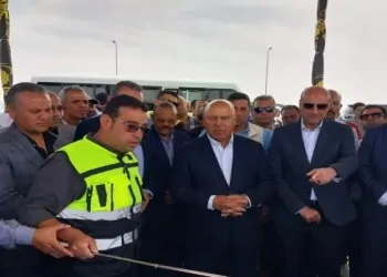 علاء مبارك يعلق على توبيخ كامل الوزير للمهندس الشاب أثناء تفقد مشروعات جنوب مصر 9 توبيخ كامل الوزير للمهندس الشاب