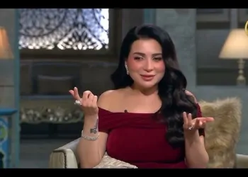 بكاء الفنانة مي عز