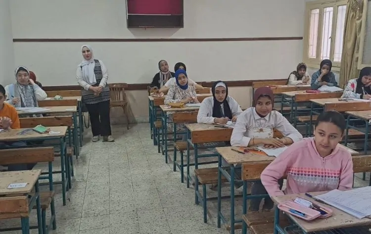 إدارة الهرم التعليمية تكشف تفاصيل إلغاء امتحان الشهادة الإعدادية لطالبة وإحالة 6 مسئولين للتحقيق 1 إلغاء امتحان الشهادة الإعدادية