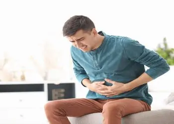 تفاصيل سبب انتشار حالات الإسهال يعلنها خبير مناعة
