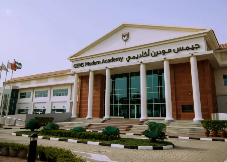 الأجهزة الأمنية تكشف تفاصيل واقعة طالبة مودرن أكاديمي بالمعادي بعد نقلها للمستشفى 1 واقعة طالبة مودرن أكاديمي