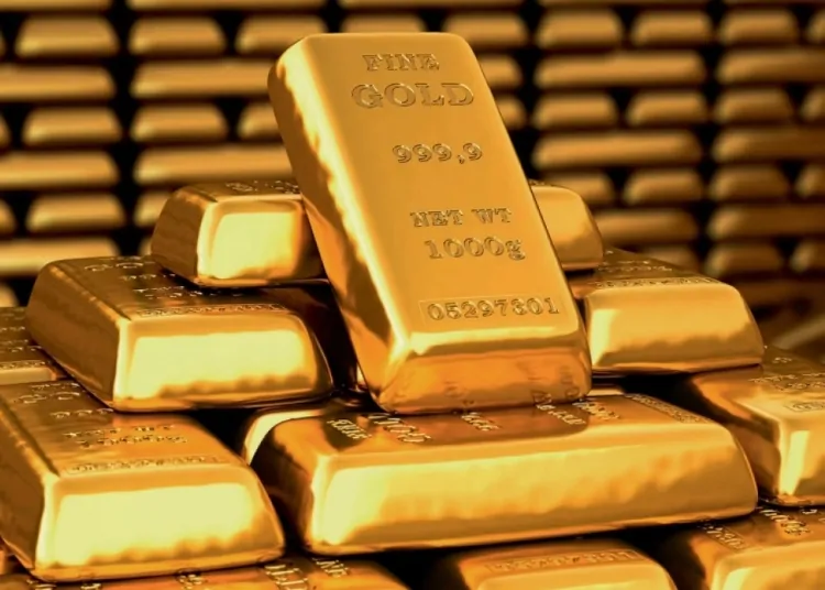 الذهب يهوي عالميًا كيف تأثرت الأسواق المحلية وما هي توقعات الأسعار؟ 1 الذهب يهوي عالميًا