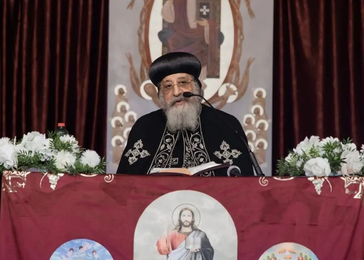 بالصور البابا تواضروس الثاني يستقبل نيافة الأنبا أولوجيوس ويعض أساقفة الإيبارشية 1 عظة الأربعاء