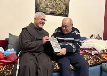 الأب بطرس وضياء الميرغني