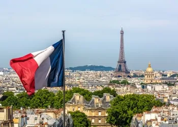 فرنسا تشدد الإجراءات