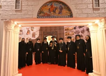 بالصور البابا تواضروس الثاني وأساقفة المجمع المقدس يوقعون وثيقة فيلم "القدس الثانية" 8 البابا تواضروس الثاني يشهد الاحتفال بعيد دخول السيد المسيح أرض مصر